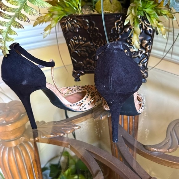 Nine West Avalineol Faux Suede Beaded T-Strap Caged Sandals Size 7 - Picture 3 of 5